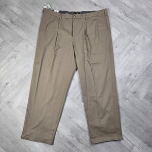 New! Dockers 42X30 Relaxed Fit Khaki Iron Free Flex Comfort Waistband Pleated